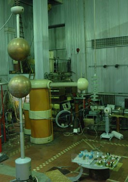 Трансформатор промышленной частоты. Шаровой разрядник Трансформатор промышленной частоты. Шаровой разрядник
